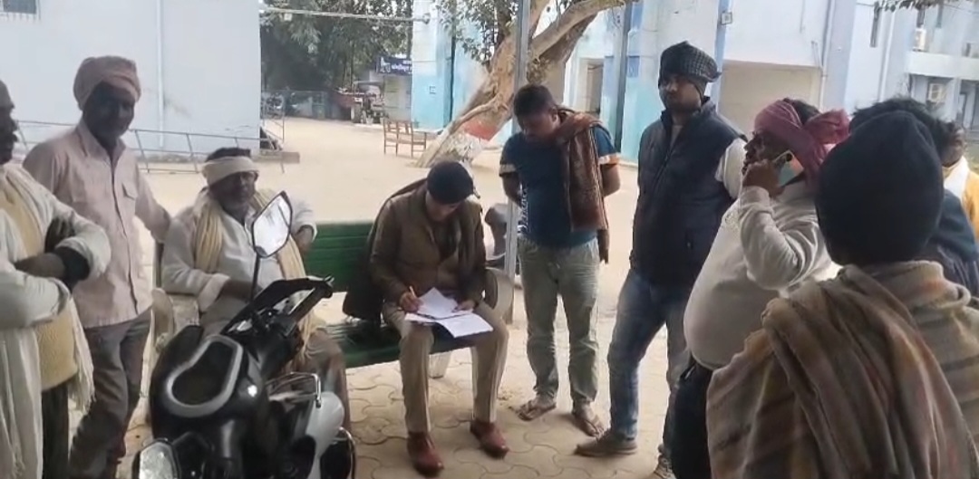 मार्केट करने निकले युवक की संदिग्ध हालात में मौत: इंडियन गैस एजेंसी के सामने बगीचे से मिला शव, सड़क दुर्घटना की आशंका