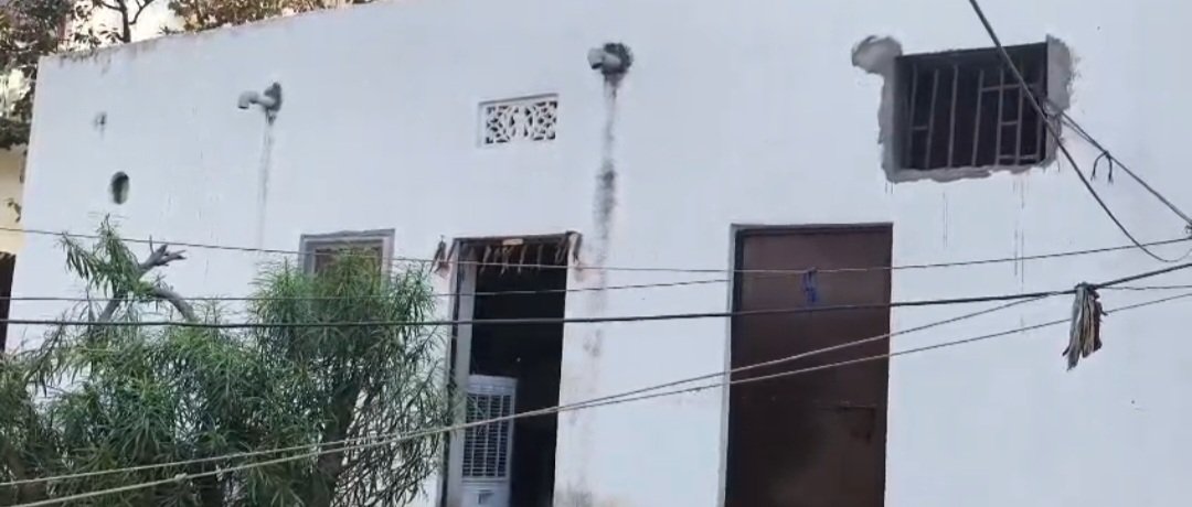 सोने के बढ़ते दाम के बीच कैमूर में चोरी की बड़ी वारदात, बंद घर से लाखों के आभूषण व नगदी उड़ाए अस्पताल गई थी पीड़िता, सुबह टूटा मिला घर का ताला, पुलिस जांच में जुटी