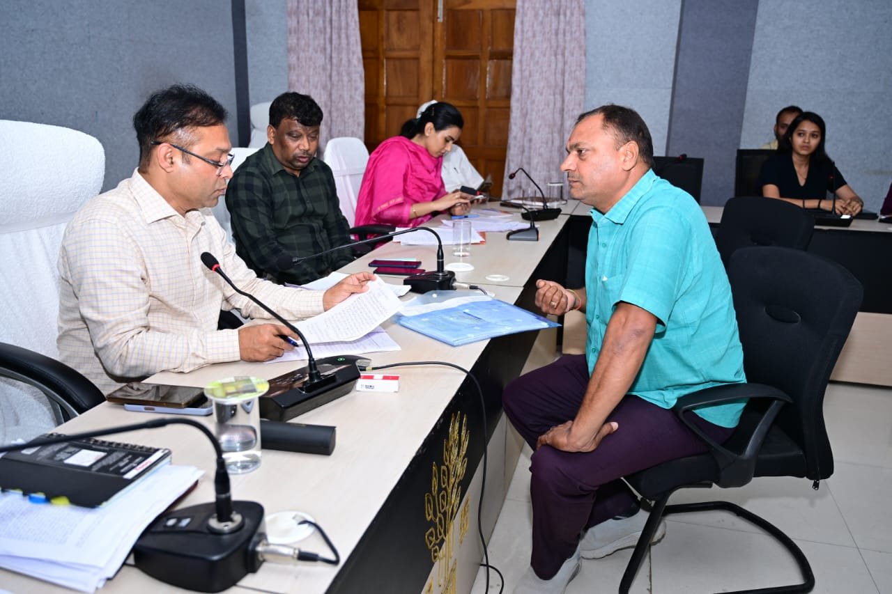 ‘सबका सम्मान-जीवन आसान’ कार्यक्रम के तहत डीएम ने सुनी आम लोगों की फरियाद, 45 आवेदनों पर हुई सुनवाई