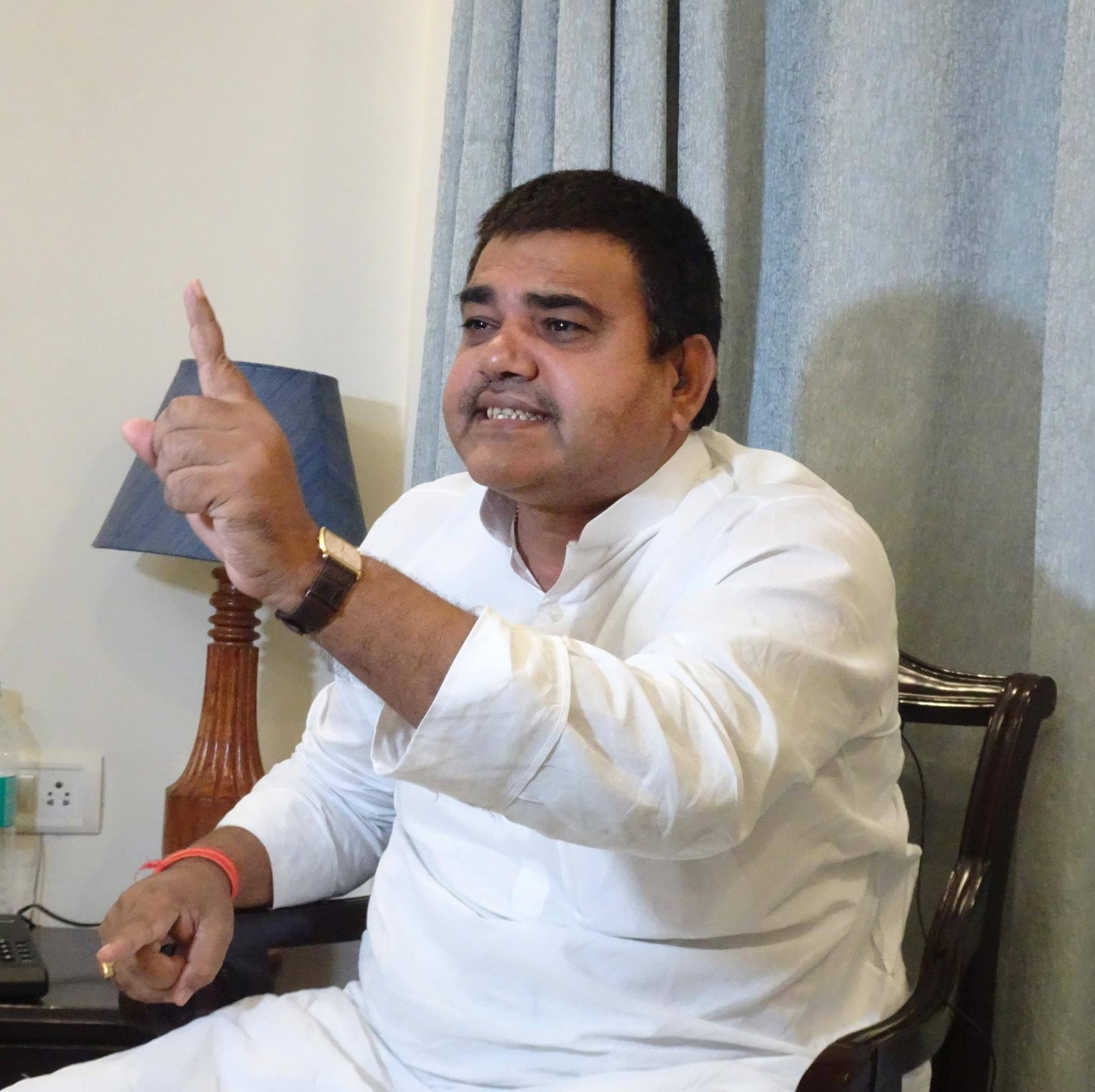 ‘मैथिल’ टिप्पणी पर सियासी घमासान: शक्ति सिंह यादव के बयान ने छेड़ी जातीय बहस