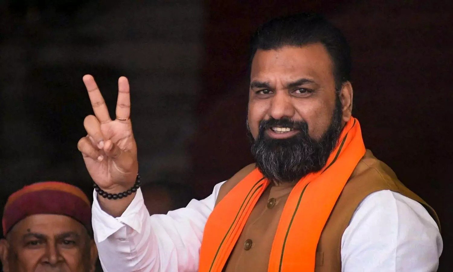 सम्राट के हवाले हुआ बिहार, मुख्यमंत्री नीतीश कुमार सहित मंत्रिमंडल के 25 सदस्यों ने दिया त्यागपत्र….. शराबबंदी, अपराध और भ्रष्टाचार सम्राट के लिए होगी चुनौती