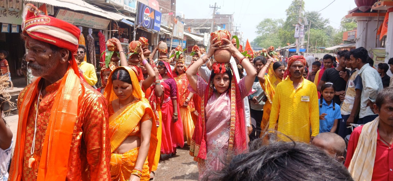 परबत्ता : कथा वाचन के माध्यम से न केवल धार्मिक अनुशासन की जानकारी मिलेगी : श्री देव दुबे जी महाराज