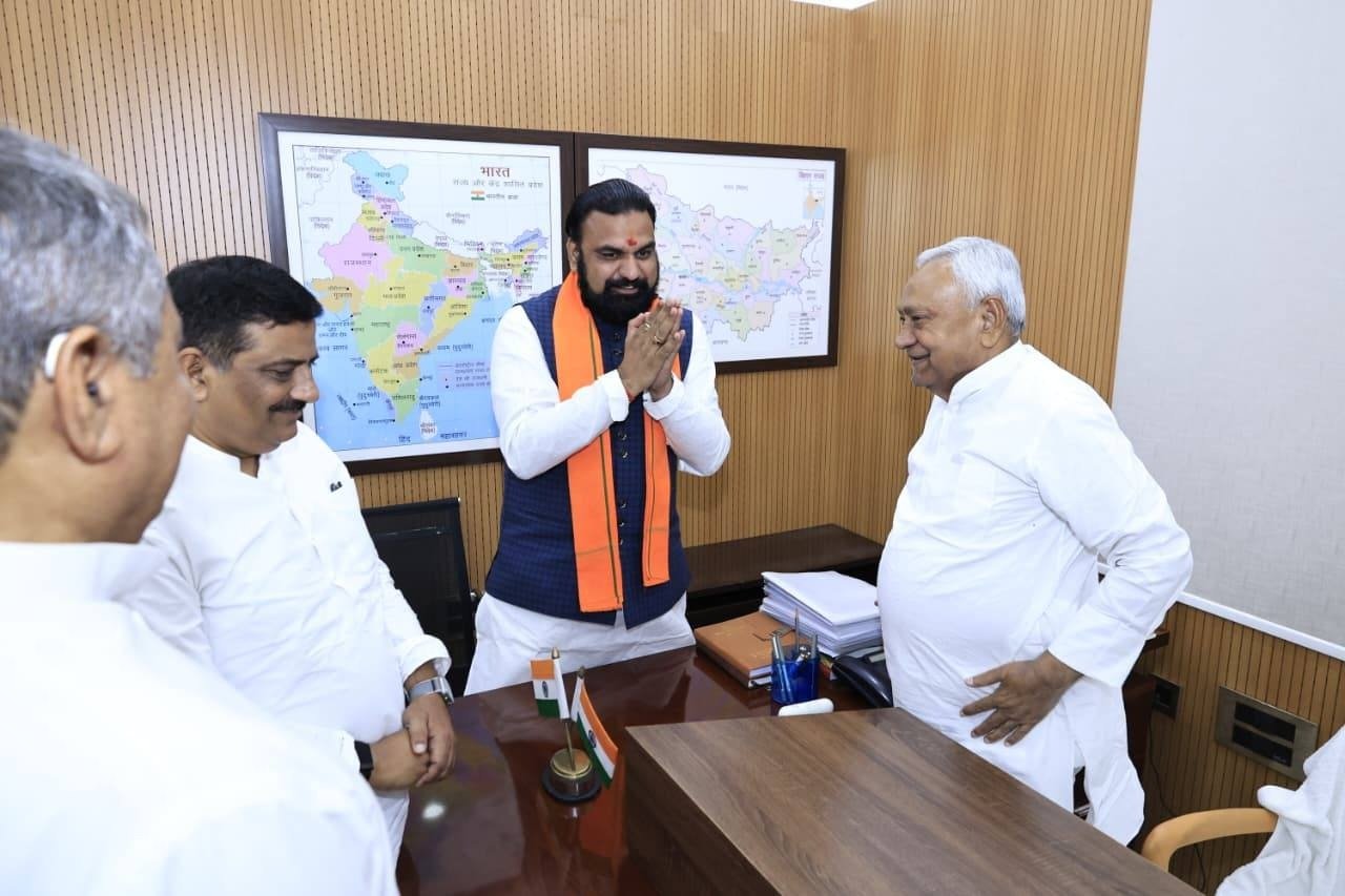 पटना: अपनी पहली बैठक में ही सीएम ने अधिकारियों को पढ़ाया मजबूत कानून का पाठ, कहा अपराधियों पर जीरो टॉलरेंस से कानून व्यवस्था हो मजबूत