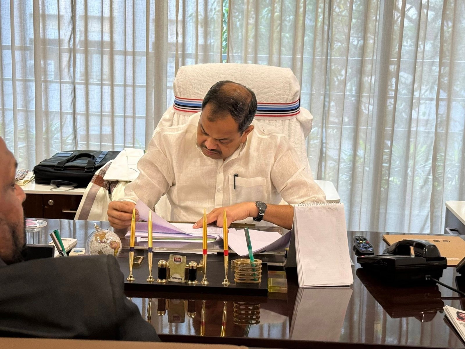 ऊर्जा मंत्री बुलो मंडल ने संभाला कार्यभार, निरीक्षण कर अधिकारियों को दिये निर्देश, कहा- विकास की दौर में ऊर्जा सबसे अहम