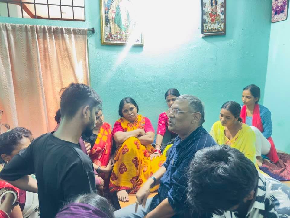 देह व्यापार का विरोध करने पर जान गंवाने वाले बंटी यादव के परिवार के साथ खड़े हुए समाजसेवी गौरव राय; बच्चों की पढ़ाई और रोजगार की ली जिम्मेदारी