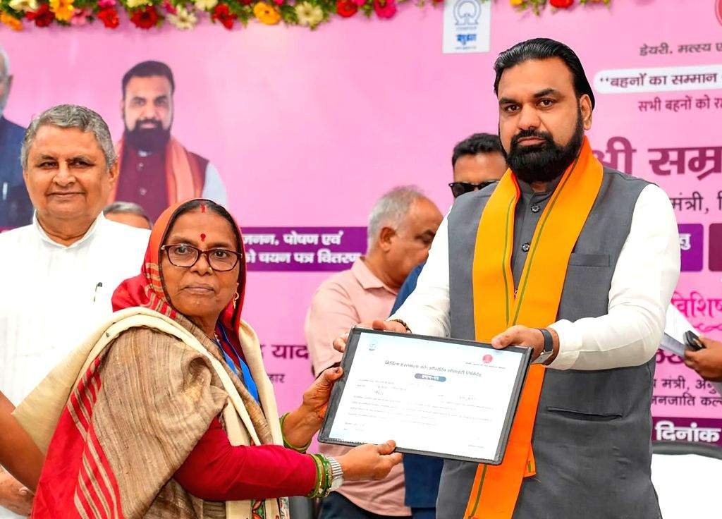 बिहार की हर रसोई और बेटी की किस्मत बदलने वाला मास्टरप्लान: 1 करोड़ महिलाओं को काम, मुफ्त इलाज से 1 लाख तक की मदद… जानिए आपके परिवार पर क्या होगा असर?